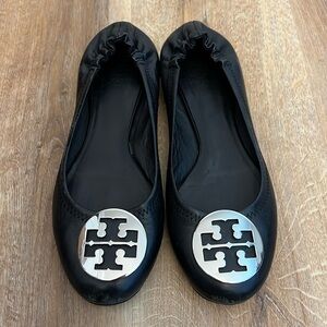 Tory Burch Reva Flat with Silver Medallion Logo size 8.5